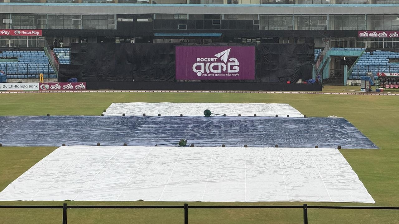 চট্টগ্রামে বৃষ্টিতে টস হতে দেরি